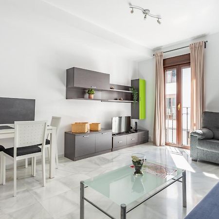First Floor Near Macarena Church Sevilla Bagian luar foto