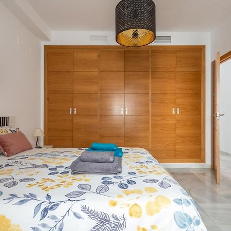 First Floor Near Macarena Church Sevilla Bagian luar foto