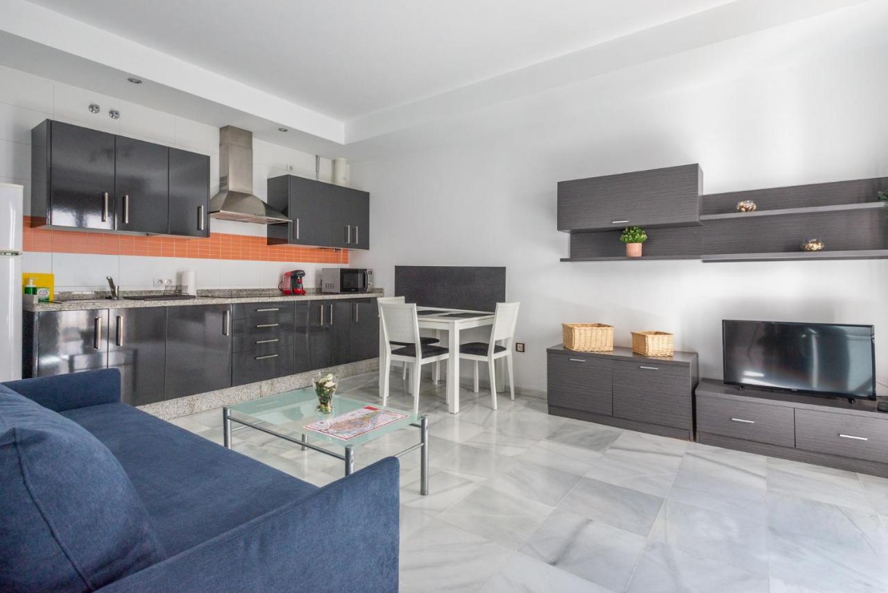 First Floor Near Macarena Church Sevilla Bagian luar foto