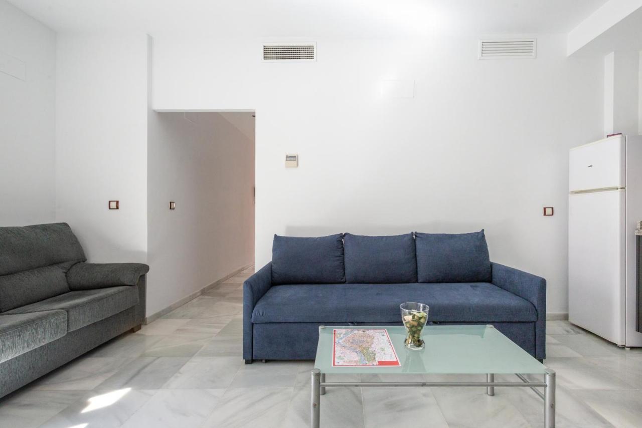 First Floor Near Macarena Church Sevilla Bagian luar foto