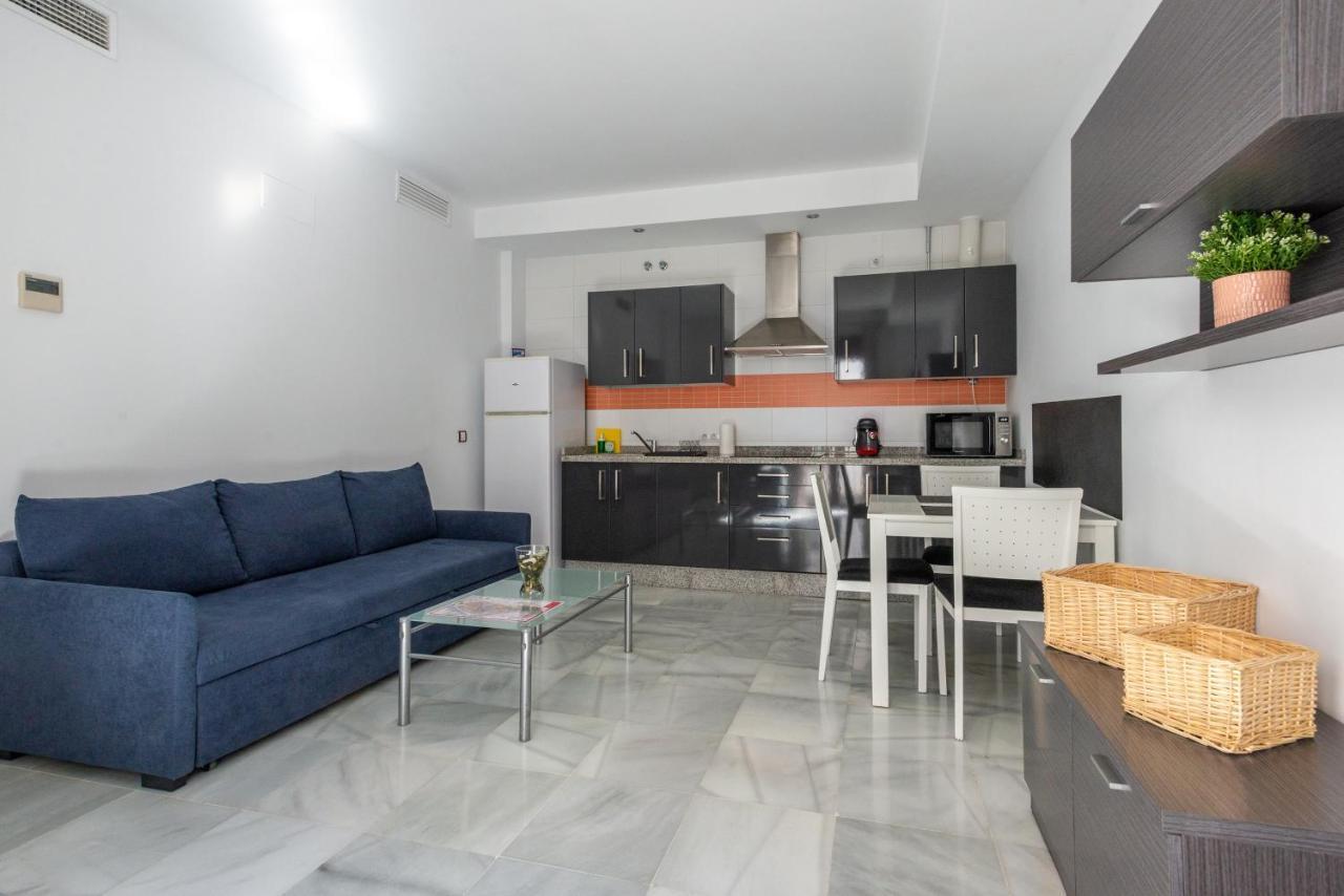 First Floor Near Macarena Church Sevilla Bagian luar foto