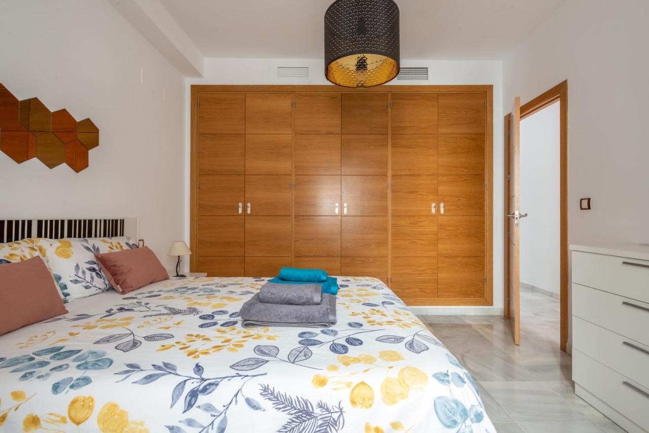 First Floor Near Macarena Church Sevilla Bagian luar foto