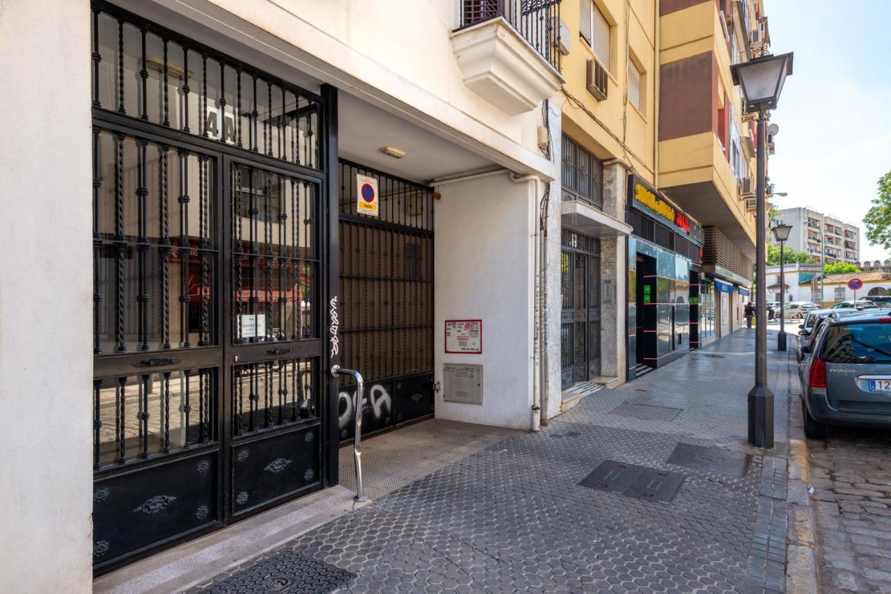 First Floor Near Macarena Church Sevilla Bagian luar foto
