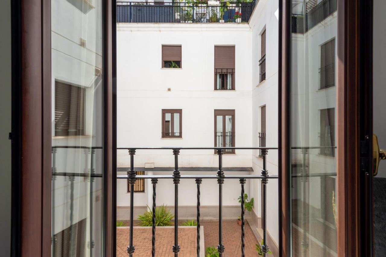 First Floor Near Macarena Church Sevilla Bagian luar foto