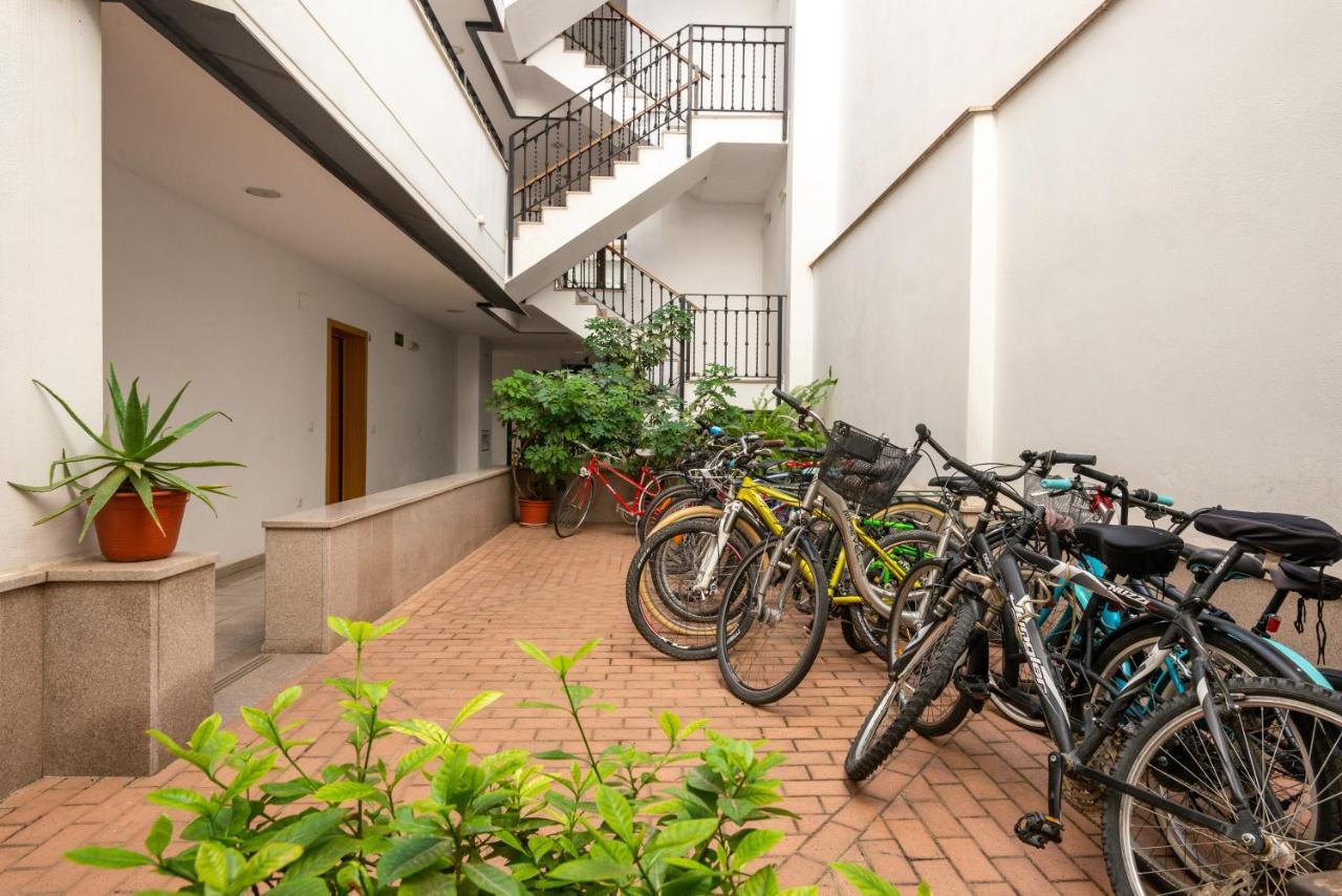 First Floor Near Macarena Church Sevilla Bagian luar foto