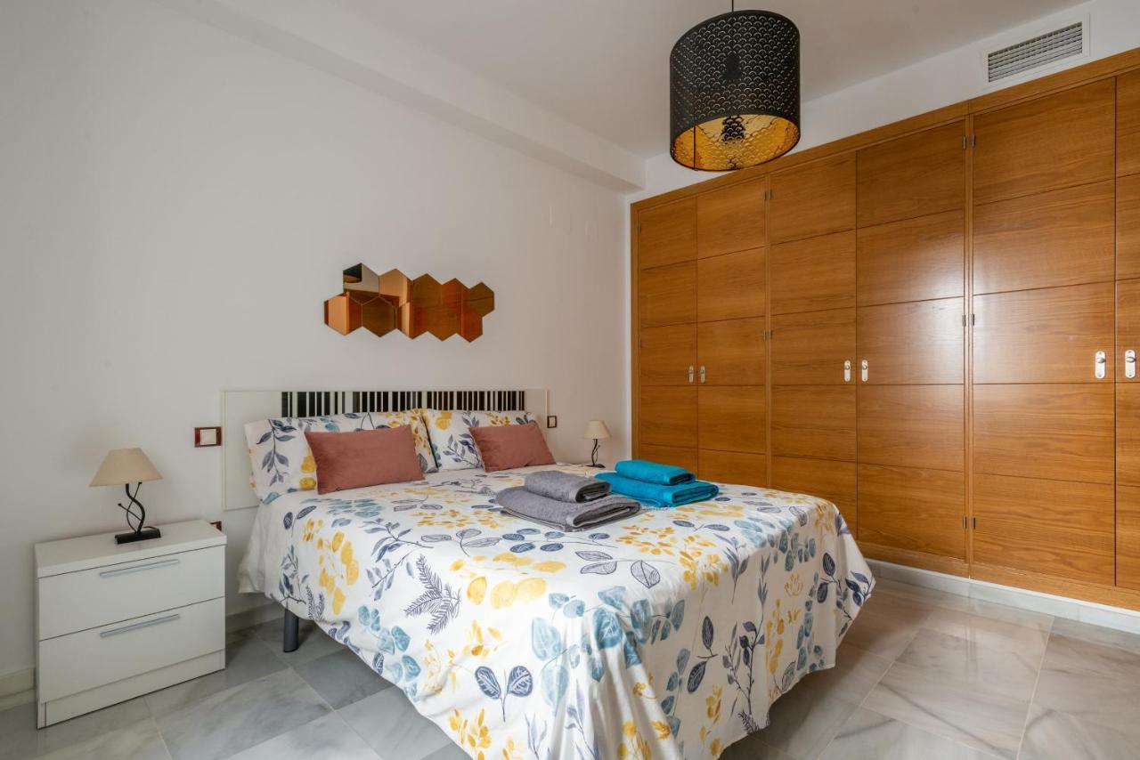 First Floor Near Macarena Church Sevilla Bagian luar foto
