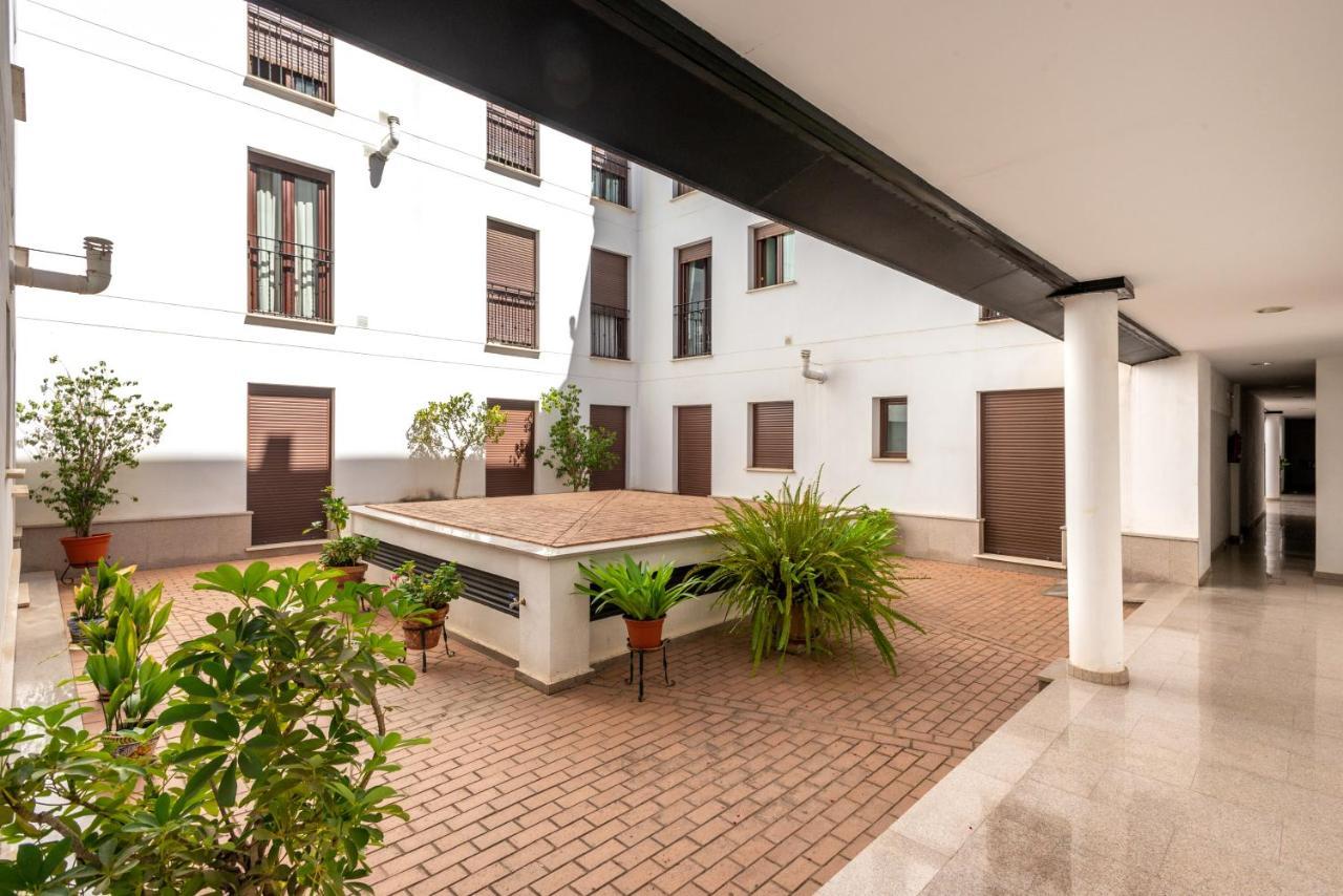 First Floor Near Macarena Church Sevilla Bagian luar foto