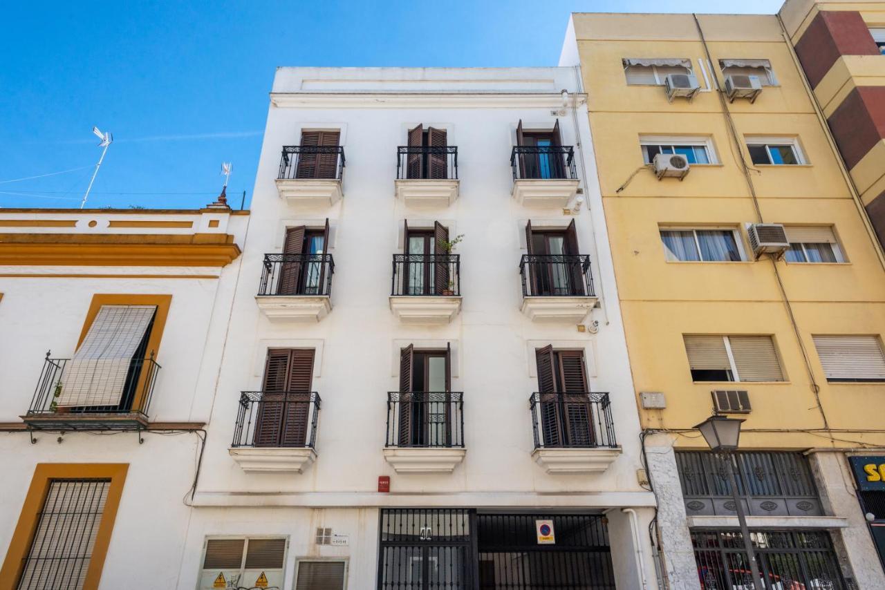 First Floor Near Macarena Church Sevilla Bagian luar foto