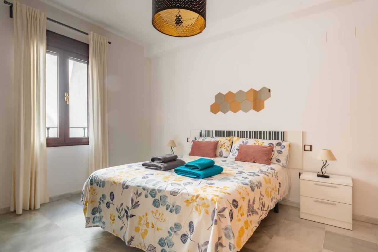 First Floor Near Macarena Church Sevilla Bagian luar foto