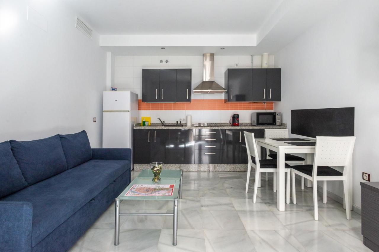First Floor Near Macarena Church Sevilla Bagian luar foto