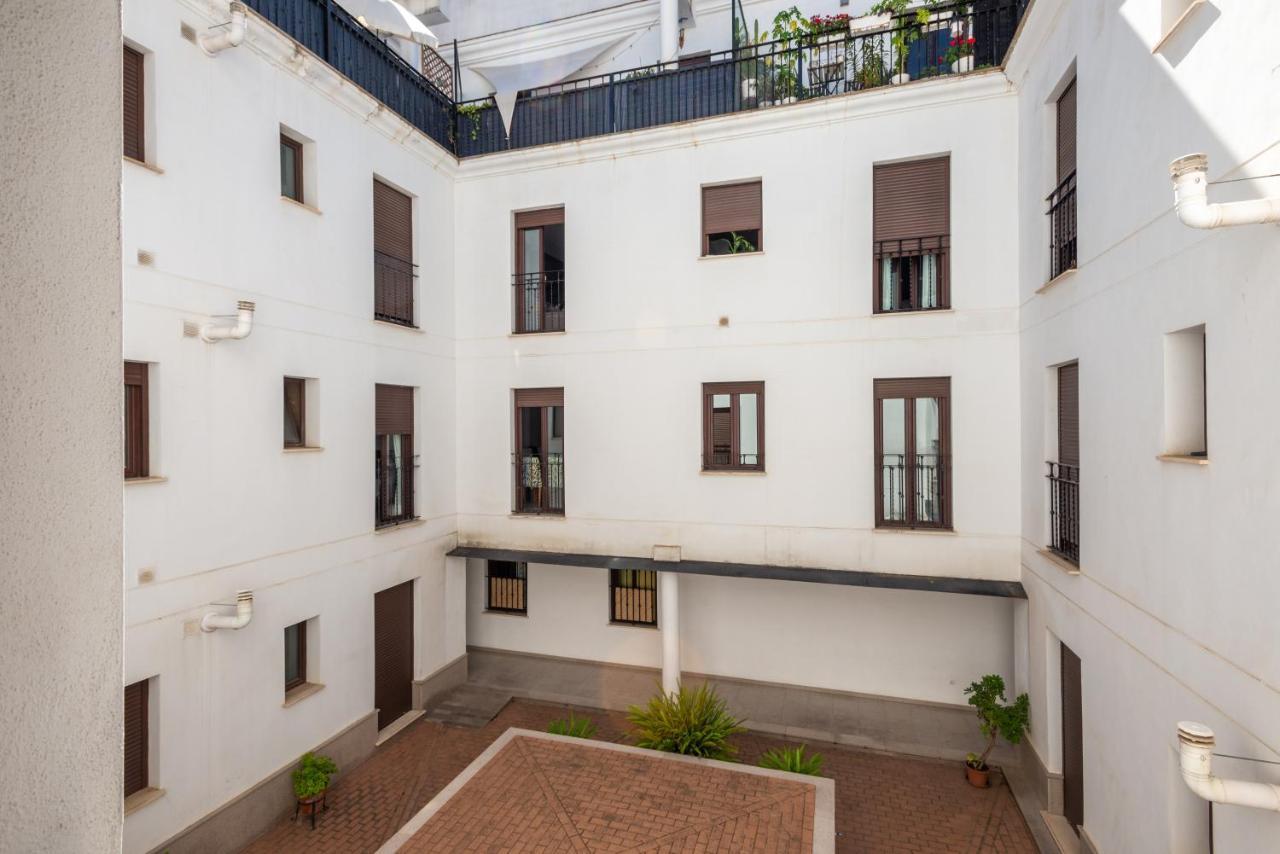 First Floor Near Macarena Church Sevilla Bagian luar foto